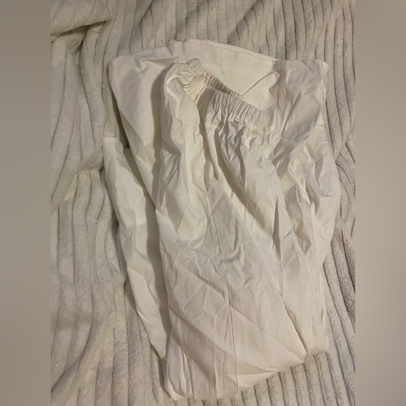 Cotton Poplin Midi Skirt in White
HELSA - Picture 2 of 4